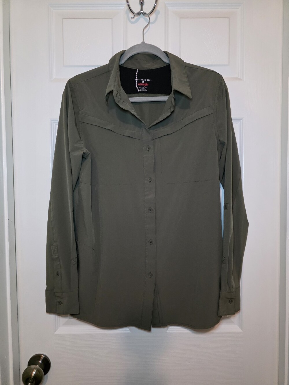 Wrangler ATG Women M Shirt All Terrain Gear Long Sleeve Rouge Button Front Olive